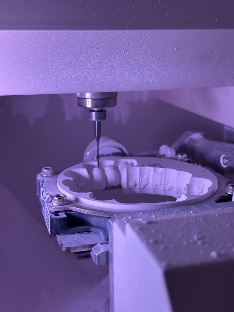 Kleine Zerspaner in Brandenburg nutzen Fördermittel für CNC-Automatisierung.