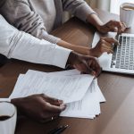 E-Commerce in Brandenburg: Werkstudent:in unterstützt Datenanalyse.