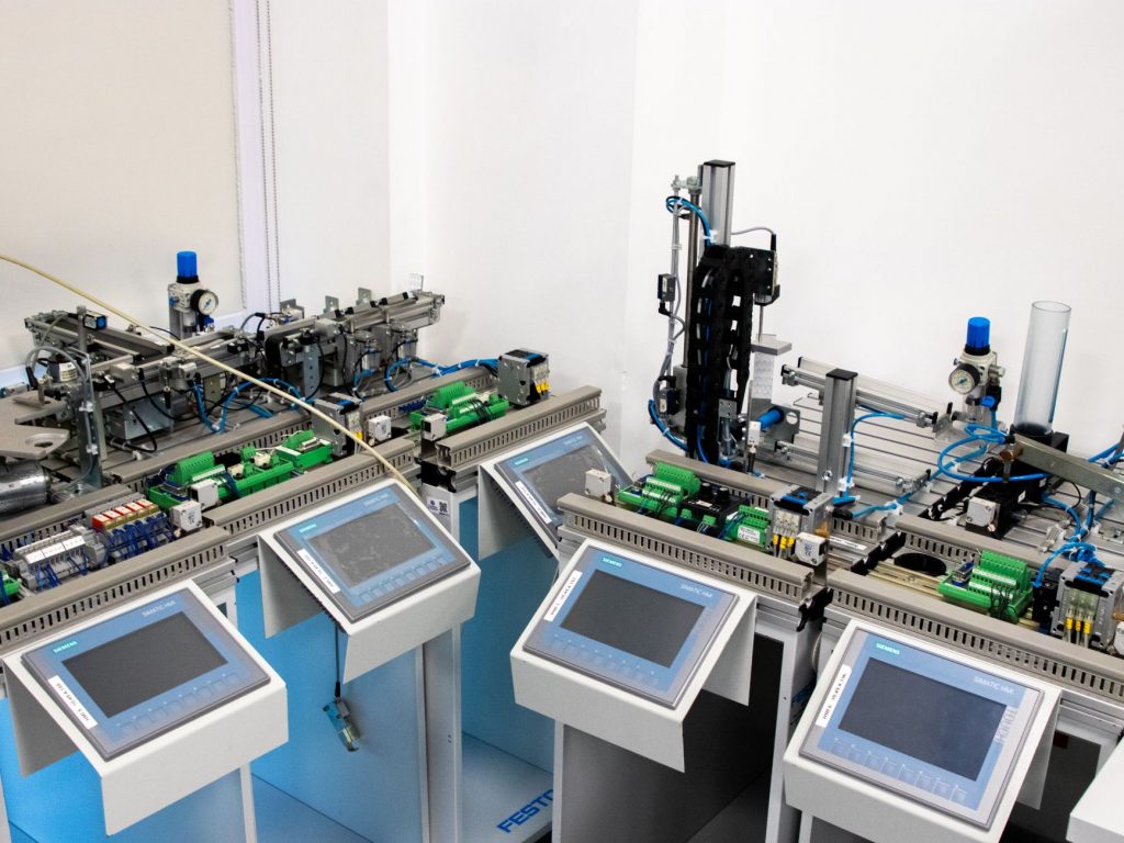 KMU in Brandenburg nutzen Fördermittel für Automatisierung im Metallbau.
