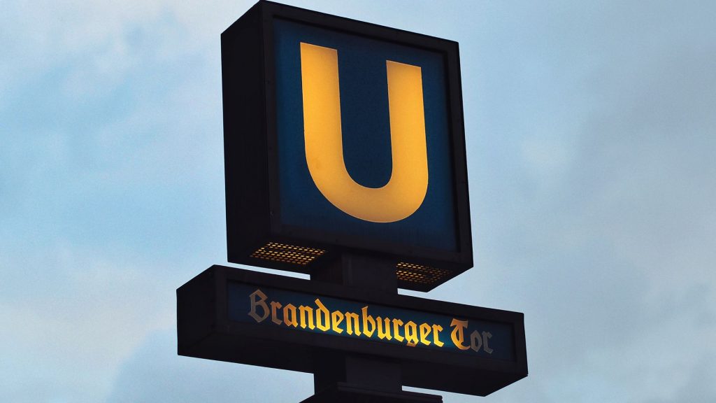 KMU in Brandenburg nutzen Fördermittel für Digitalisierung und Innovation im Maschinenbau.